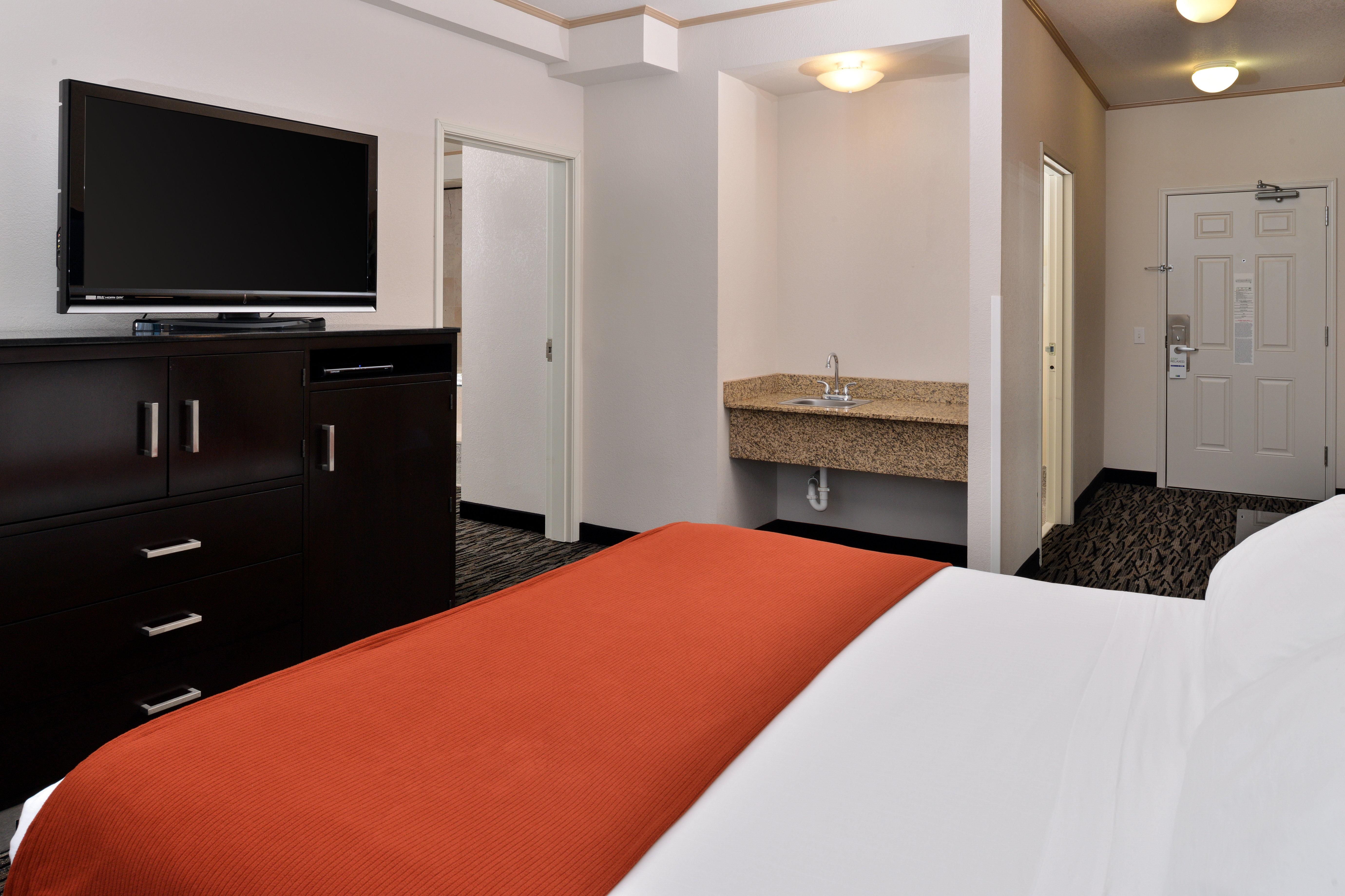 Holiday Inn Express & Suites Tacoma South - Lakewood By Ihg Dış mekan fotoğraf