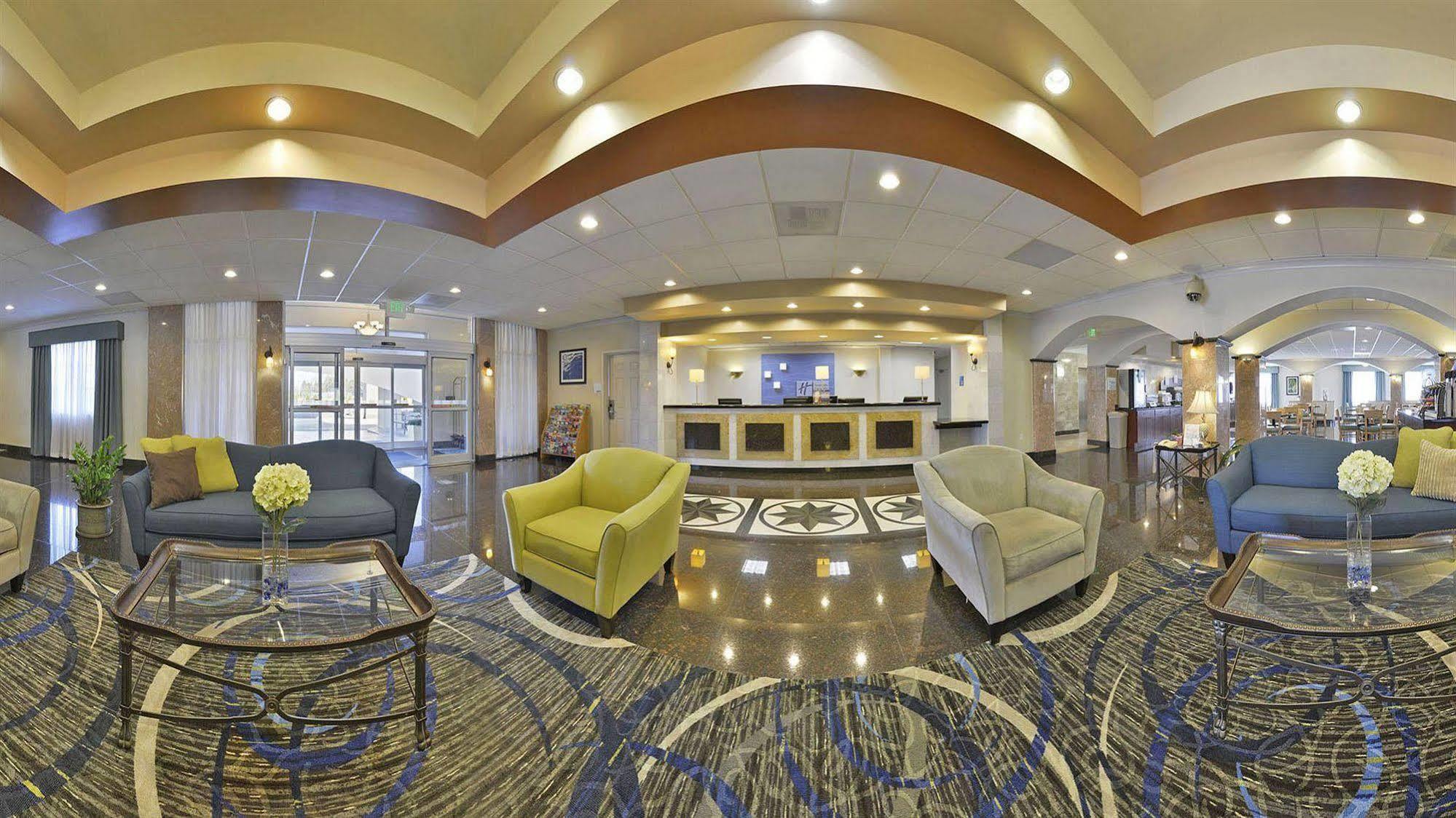 Holiday Inn Express & Suites Tacoma South - Lakewood By Ihg Dış mekan fotoğraf